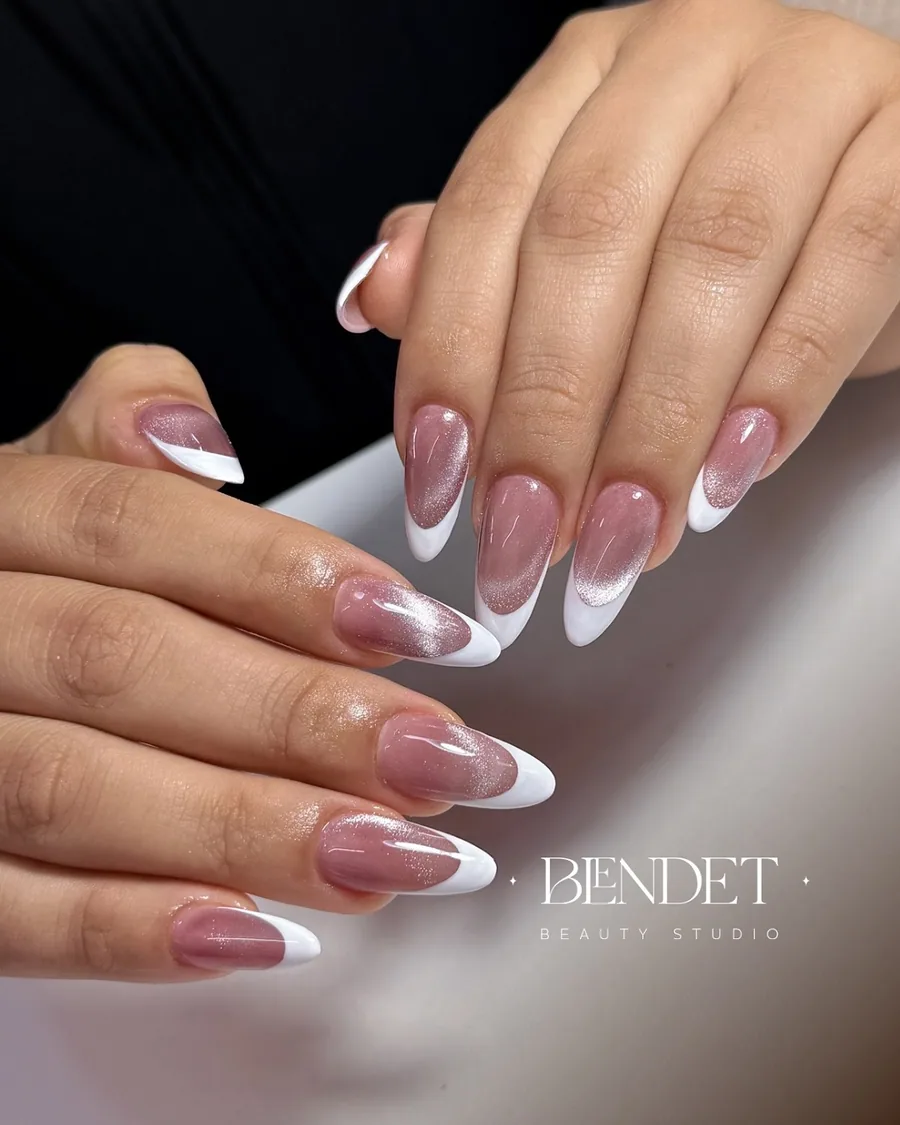 Uñas francesa blanca con efecto ojo de gato
